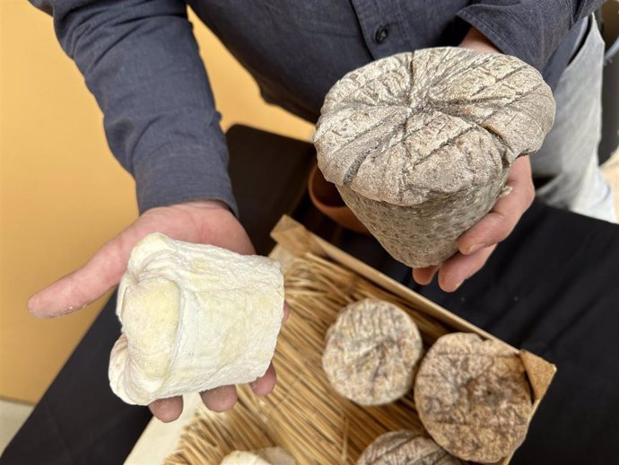 Queso elaborado conforme a la investigación de arqueología experimental del Museo de Huesca.