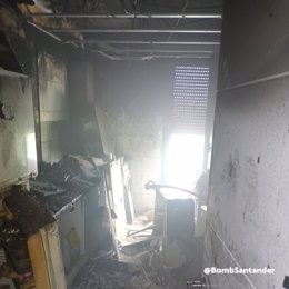 Incendio en una vivienda de Mompía que afecta a la cocina.