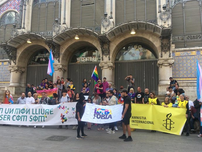 Archivo - Arxiu - Lambda es concentra aquest divendres contra la LGTBIfobia en tots els mbits