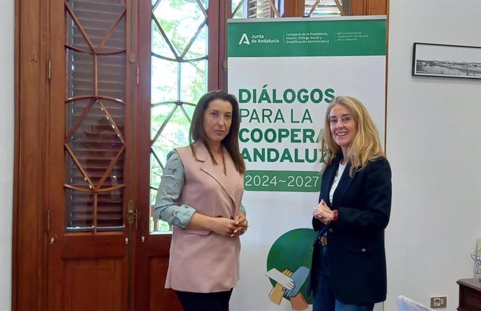 La secretaria general de la Federación Andaluza de Municipios y Provincias (FAMP), Yolanda Sáez, ha mantenido un encuentro de trabajo con la directora de la Agencia Andaluza de Cooperación Internacional para el Desarrollo (AACID), Celia Rosell.