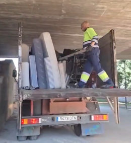Compromís denuncia que l'equip de govern retira les pertinences de persones sense sostre en la vella llera