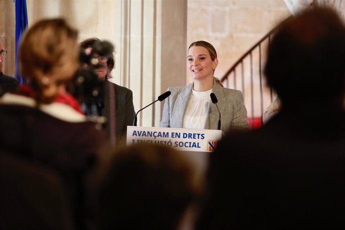 La presidenta del Govern, Marga Prohens, en rueda de prensa