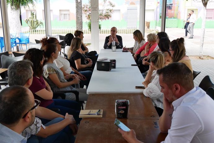 Muñoz reunido con representantes de las AMPA del distrito Norte