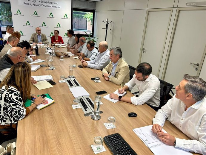 Reunión técnica de la Junta con el sector de los frutos secos.