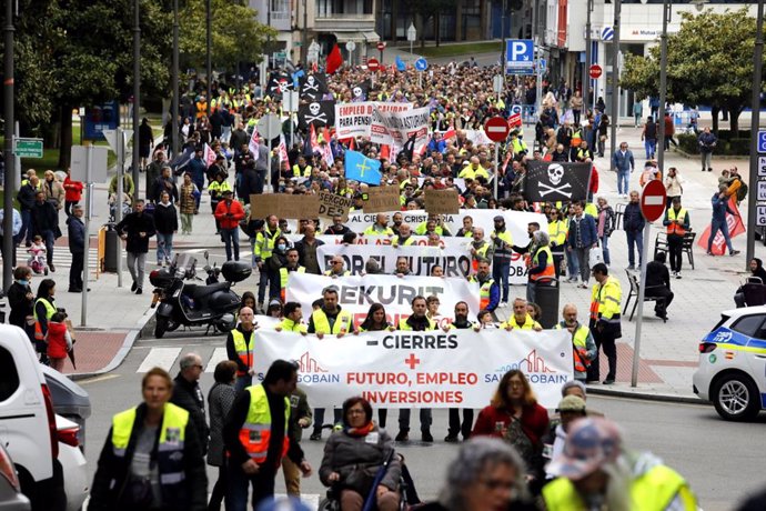 Manifestación en apoyo a la plantilla de Saint Gobain y la continuidad de la actividad en Avilés