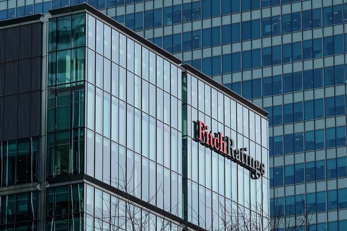 Archivo - FILED - 17 March 2017, England, London: A general view of the London office of US credit rating agency Fitch Ratings. Fitch downgraded its sovereign outlook for the United States to negative, while leaving its AAA rating unchanged. Photo: Jens K