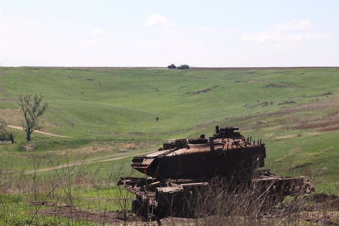 Un tanque destrozado en Járkov en el marco de la guerra en Ucrania