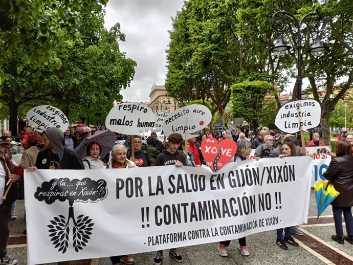 Manifestación contra la contaminación en Gijón y por un vial de Jove soterrado