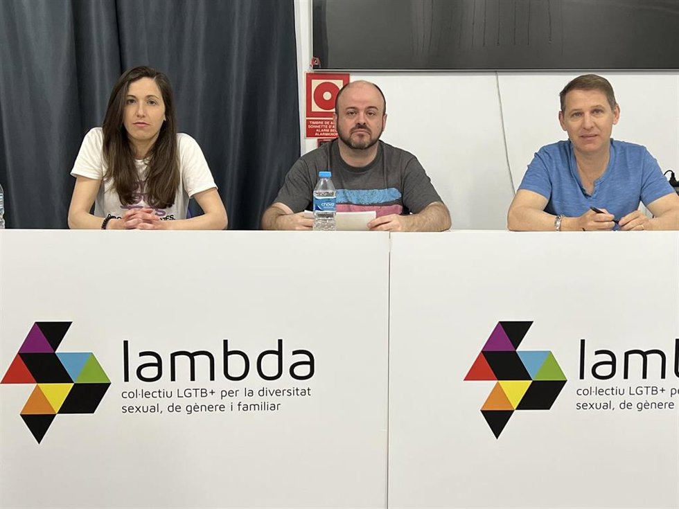 Rueda de prensa del colectivo LGTB+ por la diversidad sexual, de género y familiar Lambda, junto a Avegal y FELGTBI+, para presentar la fecha de manifestación del Orgullo LGTBI 2024 en Valncia
