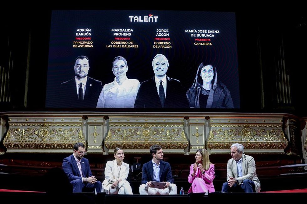(I-D) El presidente del Principado de Asturias, Adrián Barbón; la presidenta de Baleares, Marga Prohens, la presidenta de Cantabria, María José Sáenz de Buruaga, y el presidente del Gobierno de Aragón, Jorge Azcón, durante la quinta edición del Gran For