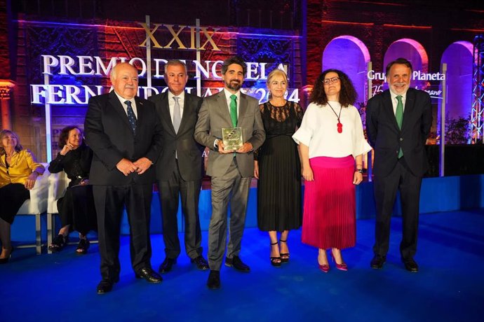 El escritor Manel Loureiro gana el XXIX Premio Fernando Lara por su novela 'Cuando la tormenta pase'