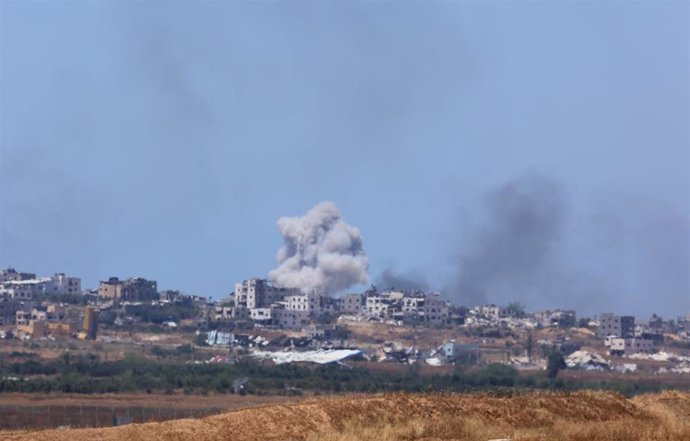 Humo tras un ataque israelí en la Franja de Gaza