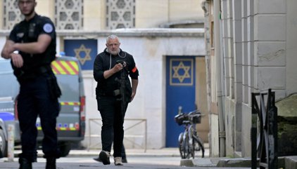 La Policía de Francia abate a un hombre armado que trataba de prender fuego a una sinagoga en Ruan