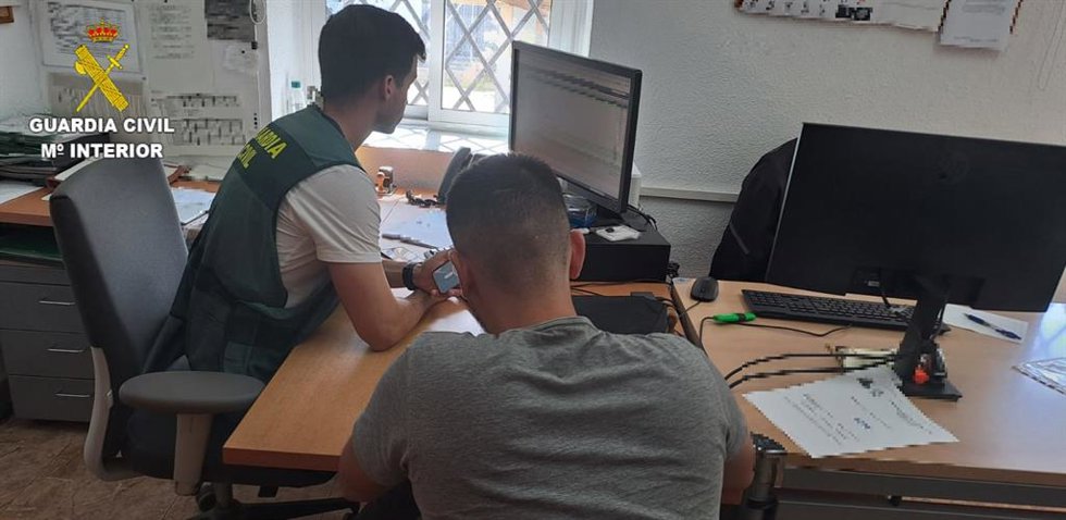 Investigadores de la Guardia Civil