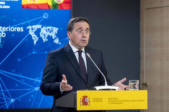 El ministro de Asuntos Exteriores, Unión Europea y Cooperación, José Manuel Albares, durante una rueda de prensa posterior a un encuentro oficial con el ministro de Asuntos Exteriores de la República de Portugal, en el Palacio de Viana, a 14 de mayo de 20