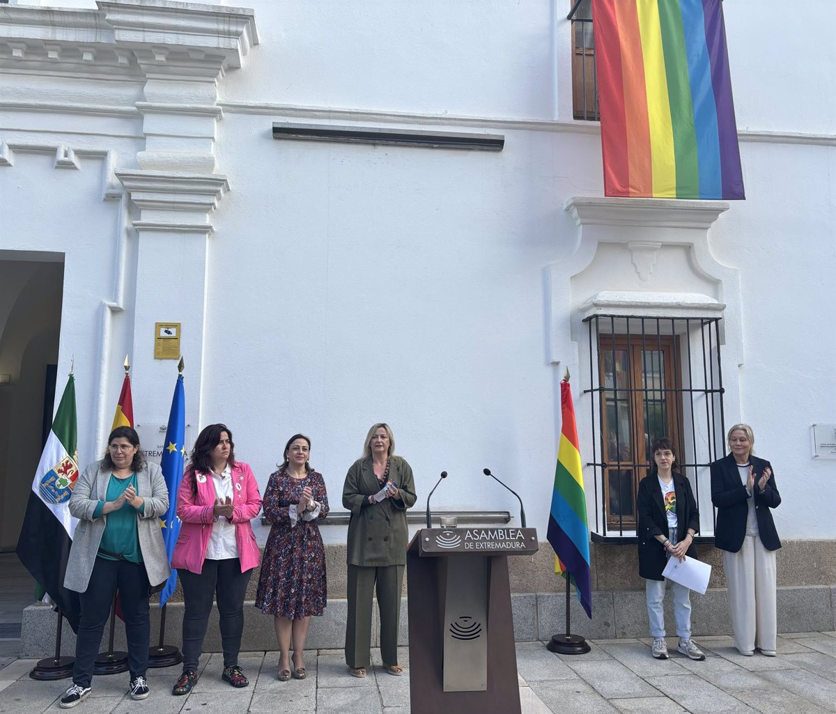 Extremadura clama contra la LGTBIfobia y muestra su compromiso para seguir combatiendo los delitos de odio