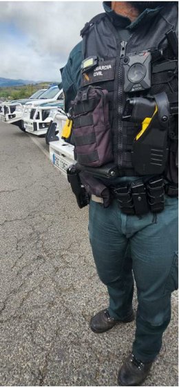 La Cuardia Civil de CyL comienza a utilizar pistolas eléctricas Taser.