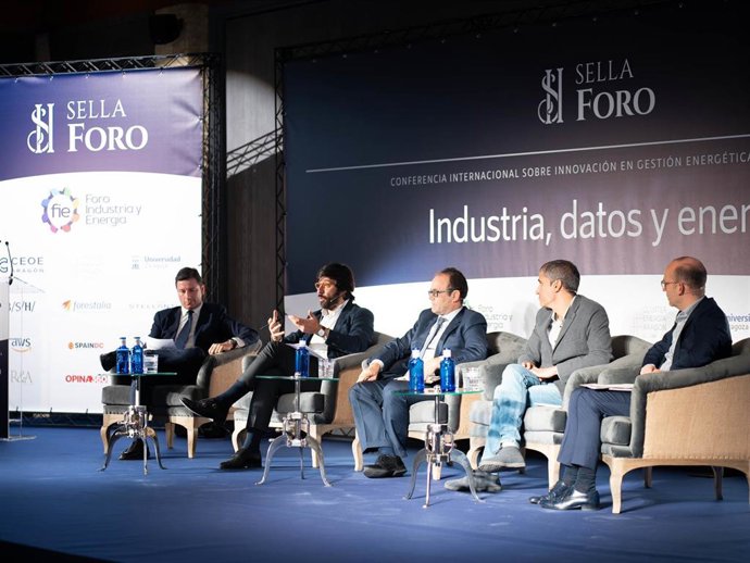 Archivo - El evento contará con la participación del ministro de Industria, Jordi Hereu, junto a representantes de instituciones europeas y locales, así como de empresas punteras en gestión energética renovable.