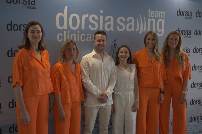 De izquierda a derecha los componentes del Dorsia Sailing Team, Natàlia Via-Dufresne, Ana Majada, José Manuel Ruíz, Martina Ruigómez, Núria Sánchez Nomdedeu y Marta Peñarrubia.