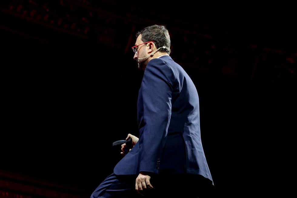 El presidente del Principado de Asturias, Adrián Barbón, durante la quinta edición del Gran Foro del Talento, en el Teatro Real, a 16 de mayo de 2024, en Madrid (España). El encuentro, organizado por TRIVU reúne a los principales líderes empresariales,