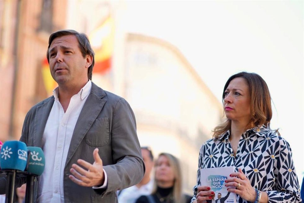 El secretario general del PP-A, Antonio Repullo, atiende a los medios en Málaga.