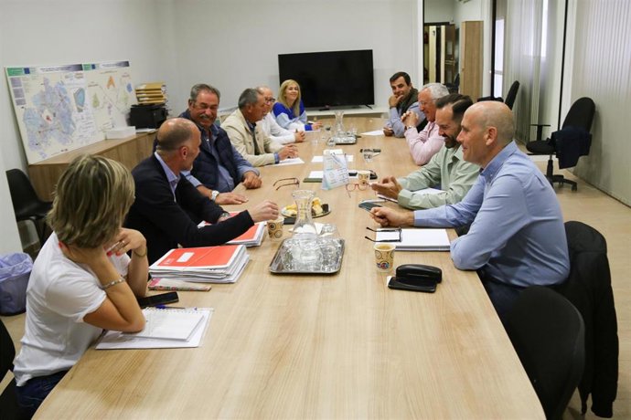 Encuentro entre miembros del PSOE de Extremadura y comunidad de regntes de Tierra de Barros
