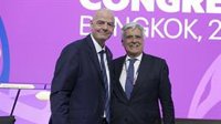 Rocha mantiene un encuentro con Infantino en el Congreso de la FIFA y se emplazan a una próxima reunión