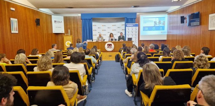 Jornada Planes de Igualdad para la mejora de la competitividad de las empresas de Aragón, celebrada en el Instituto de Seguridad y Salud Laboral de Aragón (ISSLA).