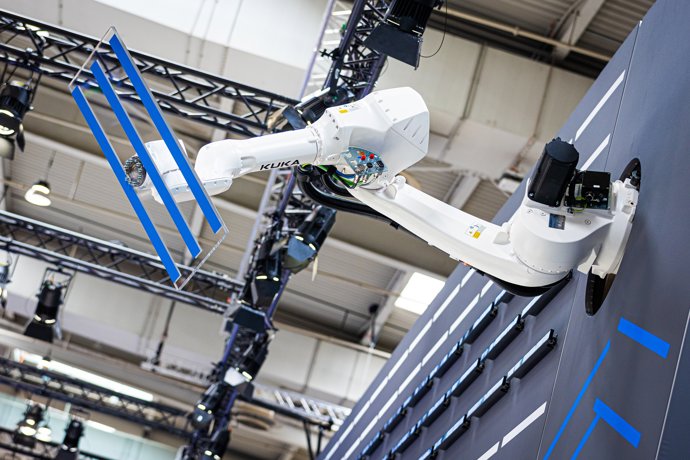 22 April 2024, Lower Saxony, Hanover: A robotic arm is exhibited in a hall at Hannover Messe 2024. Photo: Moritz Frankenberg/dpa