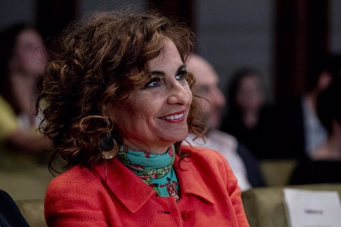 la vicesecretaria general del PSOE y ministra de Hacienda, María Jesús Montero, durante la IV edición del foro ‘Fondos Europeos’, en el Auditorio El Beatriz, a 16 de mayo de 2024, en Madrid (España).