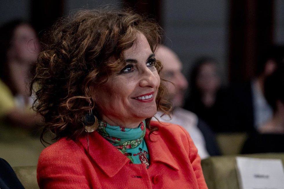 la vicesecretaria general del PSOE y ministra de Hacienda, María Jesús Montero, durante la IV edición del foro Fondos Europeos, en el Auditorio El Beatriz, a 16 de mayo de 2024, en Madrid (España).