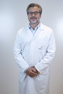 Archivo - Doctor Pedro Bretcha, especialista en cirugía robótica y jefe del Servicio de Cirugía General y Oncología Quirúrgica del Hospital Quirónsalud Torrevieja