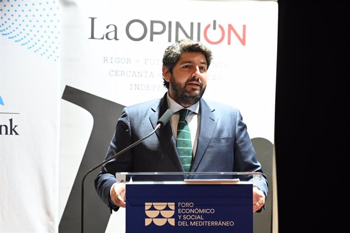 El jefe del Ejecutivo autonómico, Fernando López Miras, ha inagurado el Foro Abierto del Consejo del Agua en el seno del Foro Económico y Social del Mediterráneo, organizado por el Grupo Prensa Ibérica