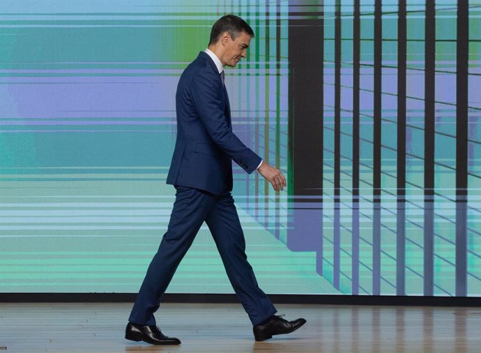 El presidente del Gobierno, Pedro Sánchez, tras su intervención en la inauguración de la IV edición del foro ‘Fondos Europeos’, en el Auditorio El Beatriz, a 16 de mayo de 2024, en Madrid (España). La cuarta jornada del foro se desarrolla bajo el título: 