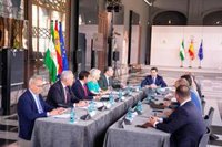 Moreno traslada a Albares preopupación por el "paraíso fiscal" de Gibraltar y la situación de los trabajadores españoles