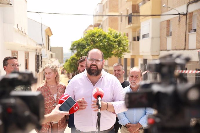 Javier Bello en una visita a obras PFEA en Arcos.