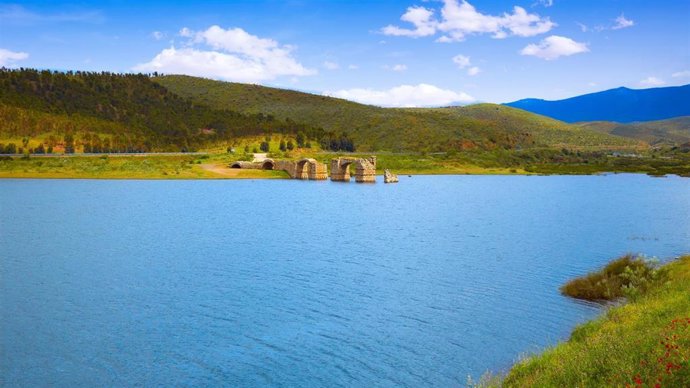 La Comisión Central de Explotación del Acueducto Tajo-Segura (ATS) autoriza automáticamente un trasvase de 27 hectómetros cúbicos (hm3) tras constatar que los embalses de Entrepeñas y Buendía se encuentran en el nivel 2