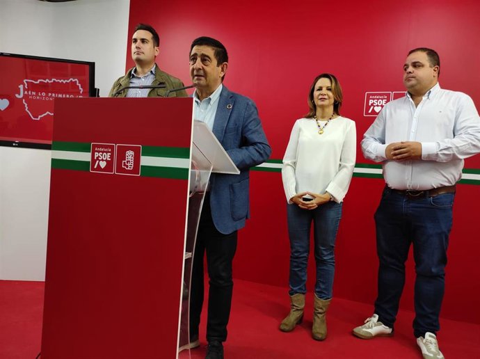 Francisco Reyes durante la rueda de prensa