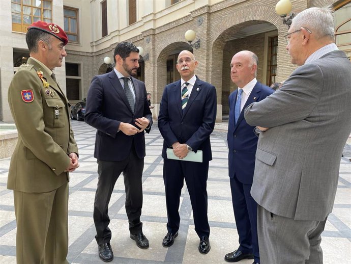 El vicepresidente del Gobierno de Aragón, Alejandro Nolasco, con representantes del IGEAR, el CUD y la AGM en la entrega de los Premios IGEAR 2024.