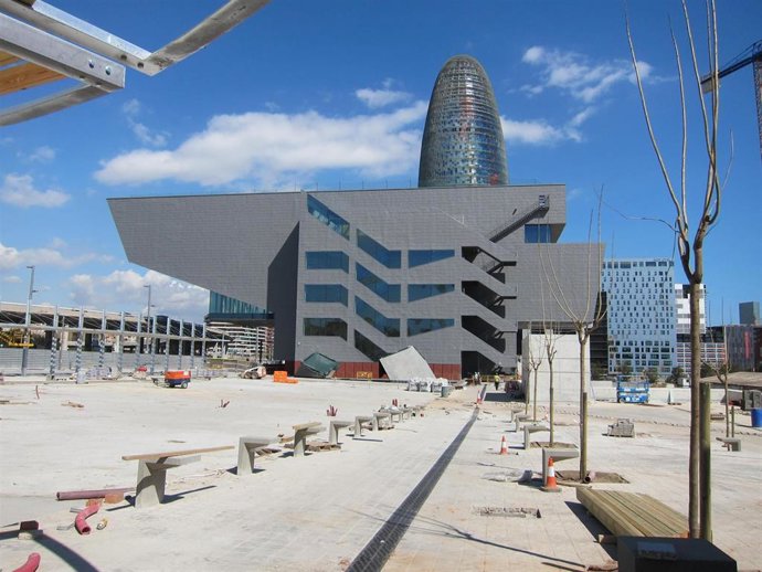 Archivo - El Disseny Hub Barcelona, en la plaza de Les Glòries.