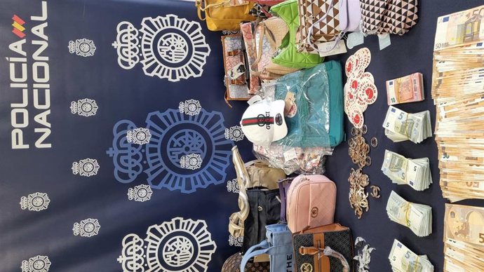 Material incautado por la Policía Nacional durante la investigación a un grupo de distribución de material falsificado