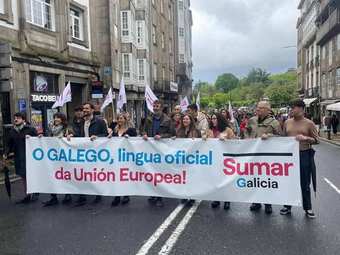 Delegación de Sumar Galicia en la manifestación de Queremos Galego del 17 de mayo. Participan, entre otros, Paulo Carlos López, Marta Lois, Juan Díaz Villoslada, Verónica Martínez Barbero y Manuel Lago.