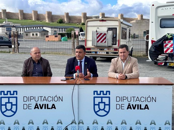 El presidente de la Diputación de Ávila, Carlos García, este viernes en rueda de prensa