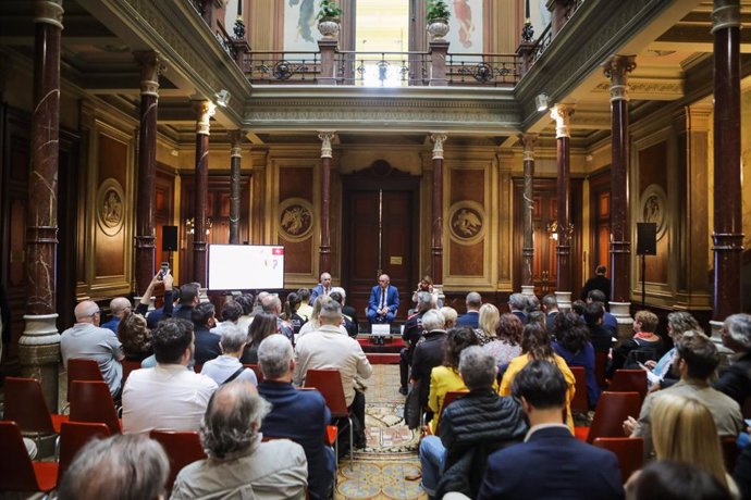 El fiscal de sala coordinador de la unidad de delitos de odio y discriminación de la Fiscalía General del Estado, Miquel Ángel Aguilar, interviene en un acto en el Icab