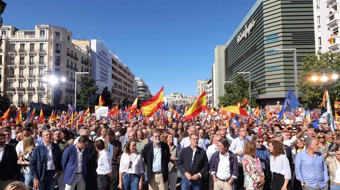 Archivo - (I-D) La portavoz del Partido Popular en el Congreso, Cuca Gamarra; el expresidente del Gobierno Mariano Rajoy; el líder del PP y candidato a la Presidencia del Gobierno, Alberto Núñez Feijóo, y el expresidente del Gobierno José María Aznar, enc