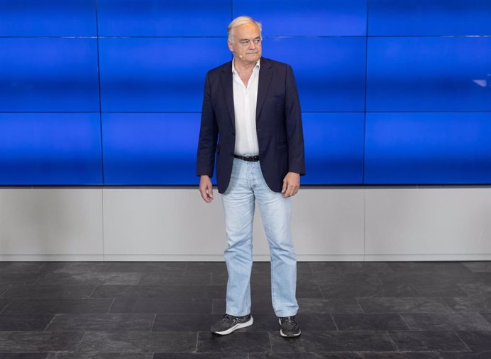 El director de campaña para las elecciones europeas del 9J y vicesecretario Institucional del PP, Esteban González Pons, durante una rueda de prensa del Partido Popular, en la sede del PP, a 17 de mayo de 2024, en Madrid (España). El Partido Popular ha pr