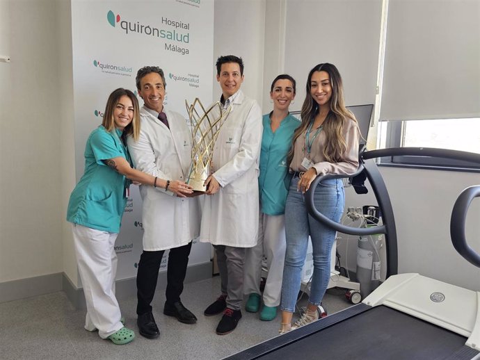 Los pacientes y empleados de Quirónsalud Málaga reciben a la Copa BCL de Unicaja Baloncesto