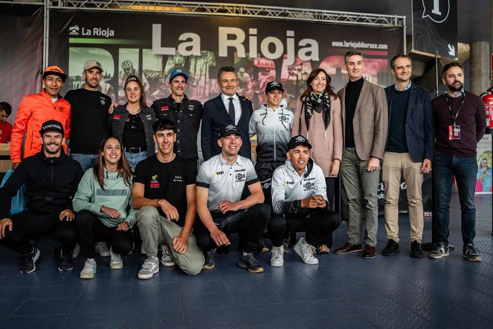 Más de 850 ciclistas de 17 países disputan la X La Rioja Bike Race by Pirelli.