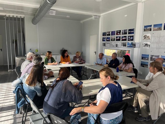 Dirigentes del PP de Almería se reúne con vecinos de Castell del Rey, en la capital.