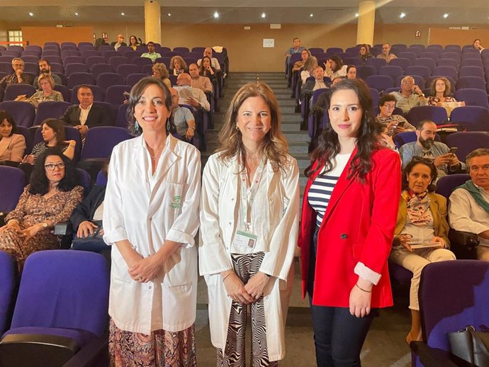 Eva Iglesias, Elena García y Virginia García en la jornada ceelbrada en el Hospital Reina Sofía.